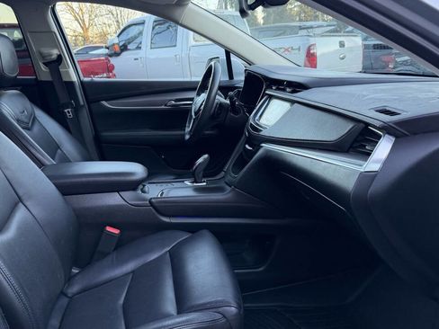 Used 2017 Cadillac XT5 Luxury w/ Driver Awareness Package image 18