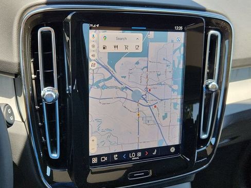 Certified 2025 Volvo XC40 B5 Ultra w/ Climate Package AWD/4WD image 20