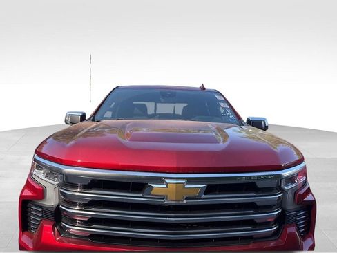 Used 2025 Chevrolet Silverado 1500 High Country AWD/4WD image 2