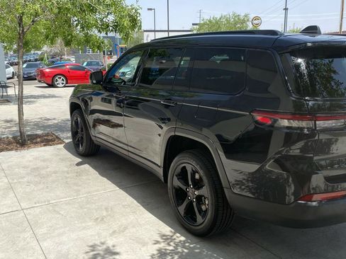 Used 2023 Jeep Grand Cherokee L Laredo AWD/4WD image 10