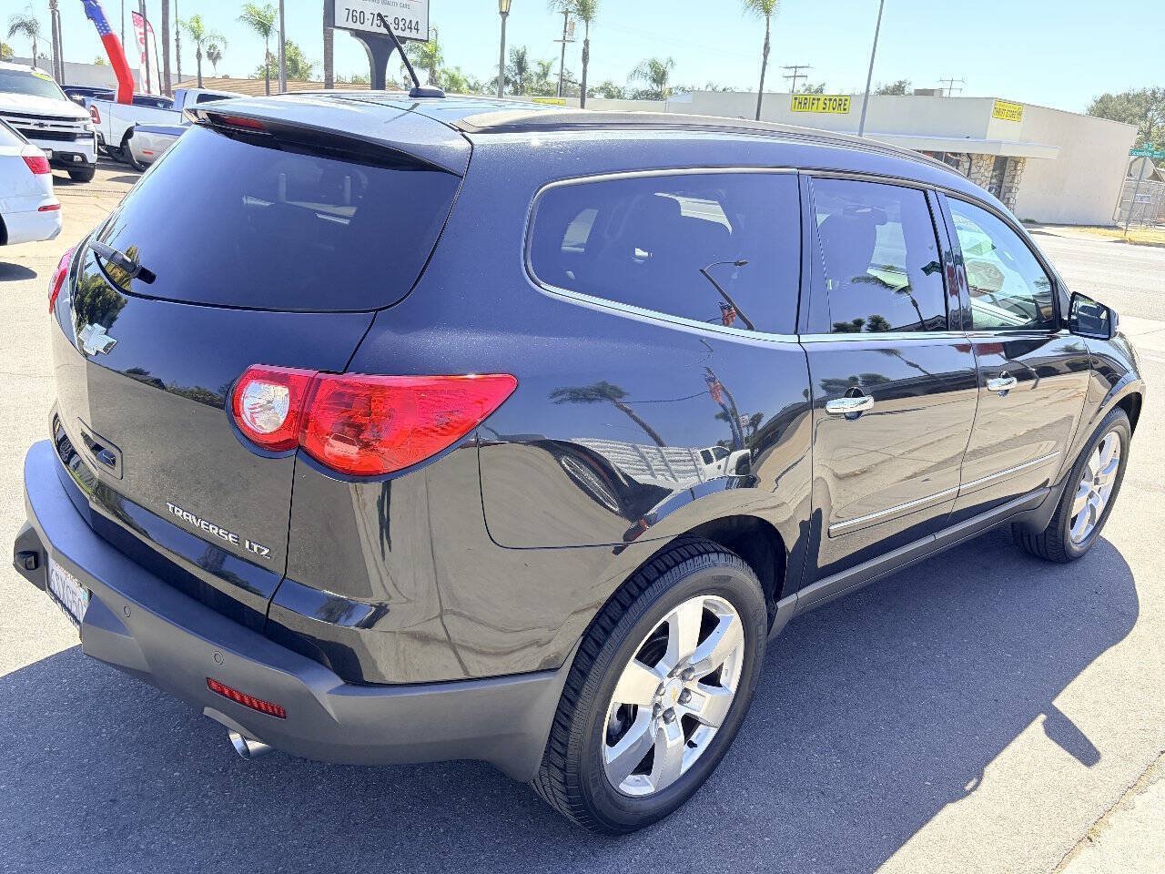 Used 2011 Chevrolet Traverse LTZ FWD image 6