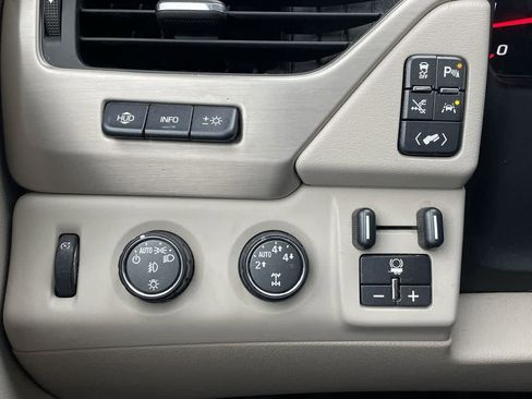 Used 2016 GMC Yukon Denali w/ Open Road Package image 33