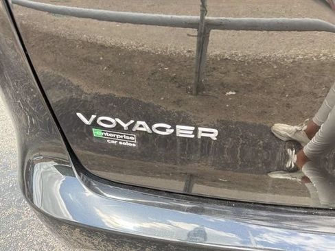 Used 2023 Chrysler Voyager LX FWD image 7