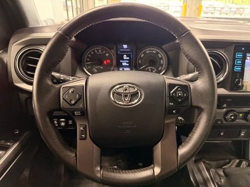 Used 2017 Toyota Tacoma TRD Sport w/ Tow Package AWD/4WD image 26