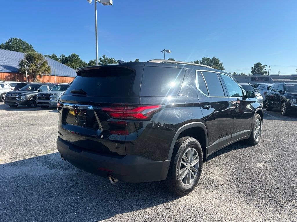Used 2021 Chevrolet Traverse LT FWD image 3