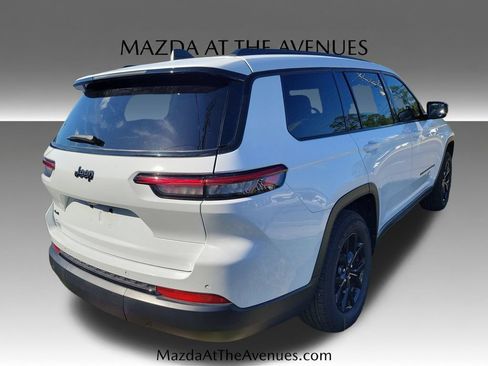 Used 2024 Jeep Grand Cherokee L Altitude AWD/4WD image 2