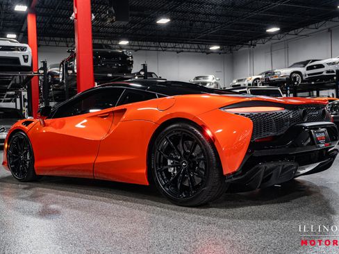 Used 2023 McLaren Artura image 3