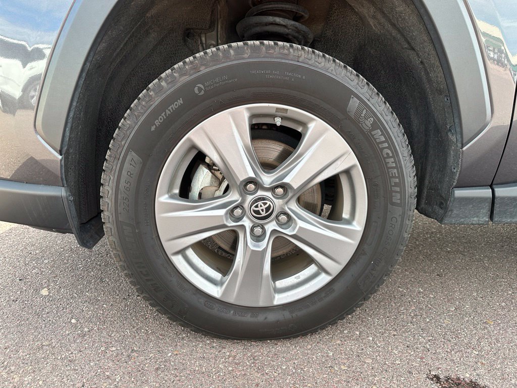 Used 2024 Toyota RAV4 LE AWD/4WD image 40