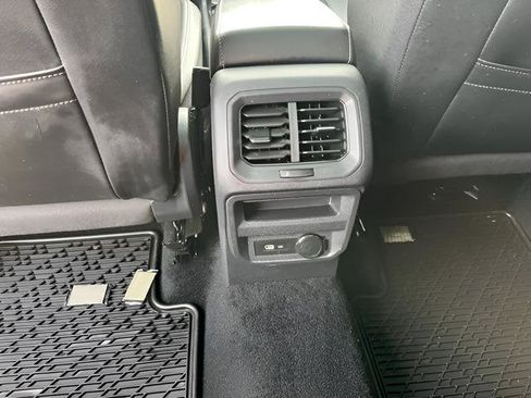 Used 2022 Volkswagen Tiguan SE image 27