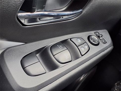 Used 2024 Nissan Kicks SR w/ SR Premium Package image 18