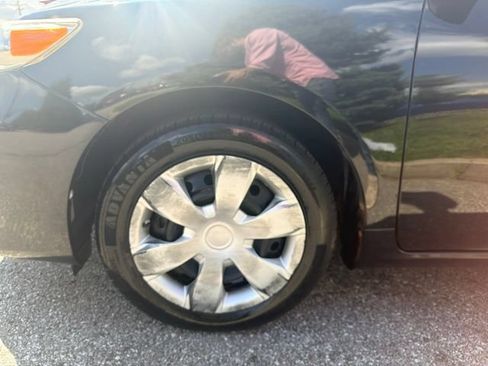 Used 2013 Toyota Corolla LE FWD image 33