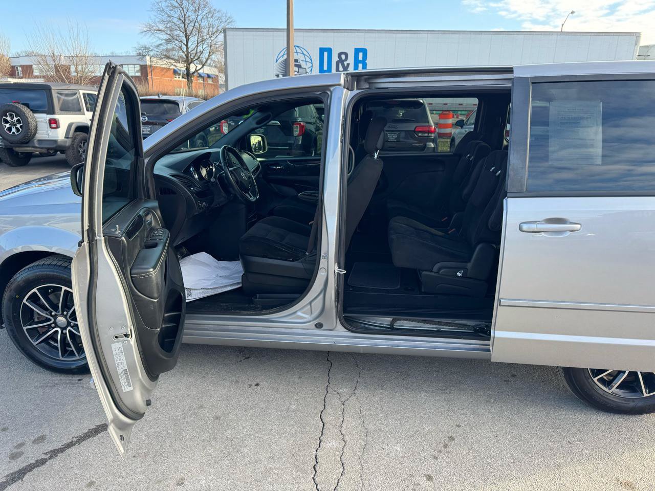 Used 2017 Dodge Grand Caravan SE FWD image 14