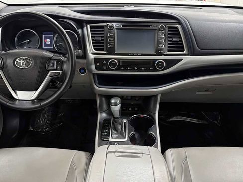 Used 2017 Toyota Highlander XLE image 28