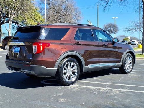 Used 2020 Ford Explorer XLT w/ Equipment Group 202A image 4