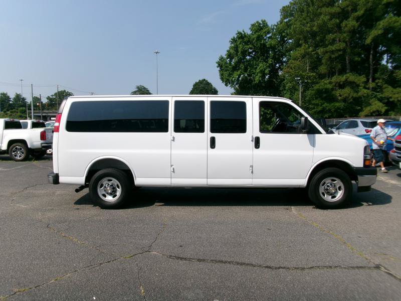 Used 2025 Chevrolet Express 3500 LT w/ LT Preferred Equipment Group RWD image 5
