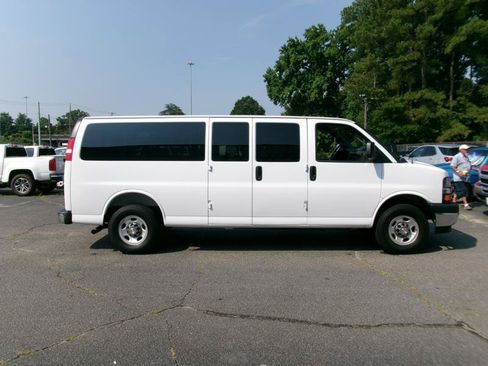 Used 2025 Chevrolet Express 3500 LT w/ LT Preferred Equipment Group RWD image 5