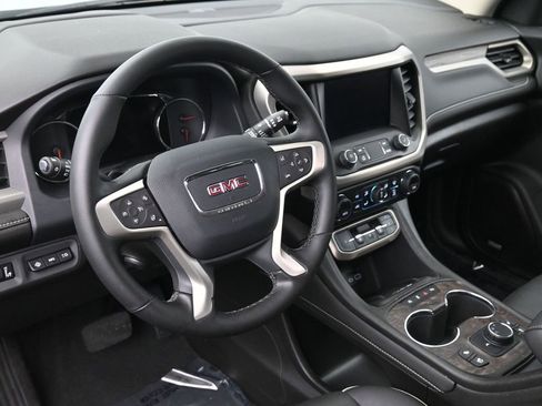 Used 2023 GMC Acadia Denali w/ Denali Technology Package image 7
