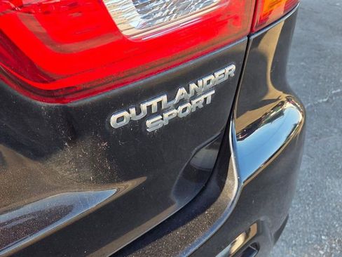 Used 2011 Mitsubishi Outlander Sport SE AWD/4WD image 9