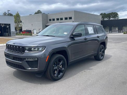 New 2026 Jeep Grand Cherokee L Limited w/ Limited Altitude Package AWD/4WD image 3