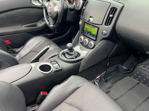 Used 2014 Nissan 370Z Touring image 12
