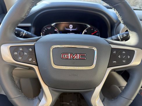 Used 2023 GMC Acadia Denali image 14