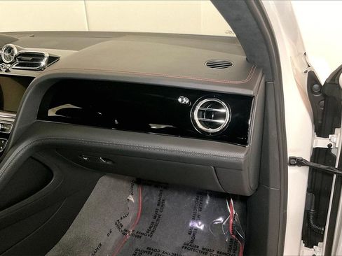 New 2025 Bentley Bentayga image 13