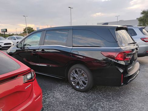 Used 2025 Honda Odyssey Touring image 7