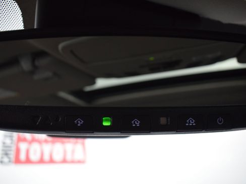 Used 2022 Toyota Sienna XLE image 20