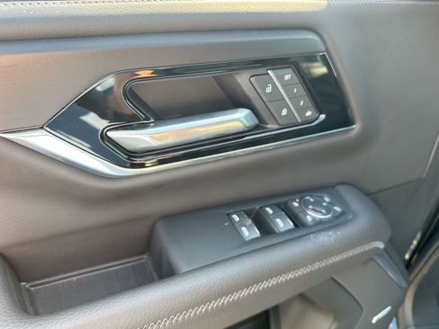 Used 2025 GMC Yukon XL Denali w/ Sun & Power Step Package image 20