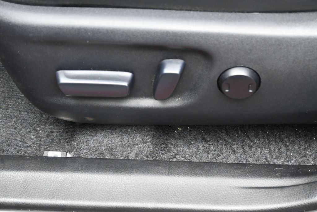 Used 2013 Toyota RAV4 Limited AWD/4WD image 10