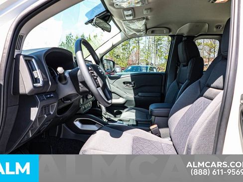 Certified 2025 Nissan Frontier SV image 19