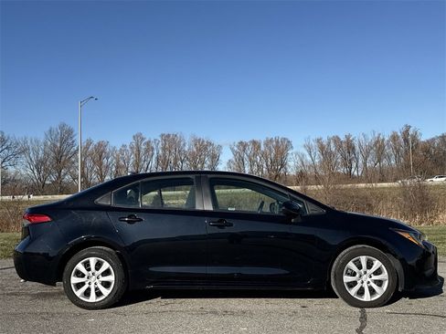 Used 2024 Toyota Corolla LE image 9
