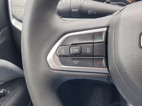 Used 2023 Jeep Compass Latitude AWD/4WD image 13
