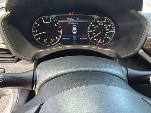 Used 2024 Nissan Altima 2.5 SV FWD image 19