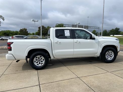 Used 2024 Nissan Frontier SV RWD image 12