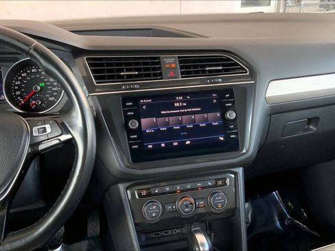 Used 2019 Volkswagen Tiguan SE w/ Panoramic Sunroof Package image 7