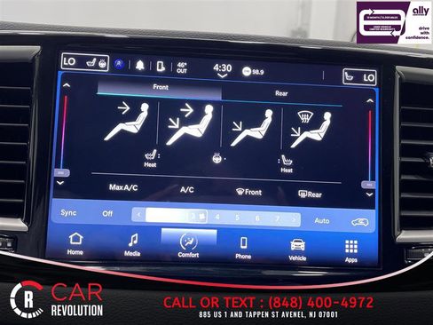 Used 2023 Chrysler Pacifica Touring-L FWD image 17