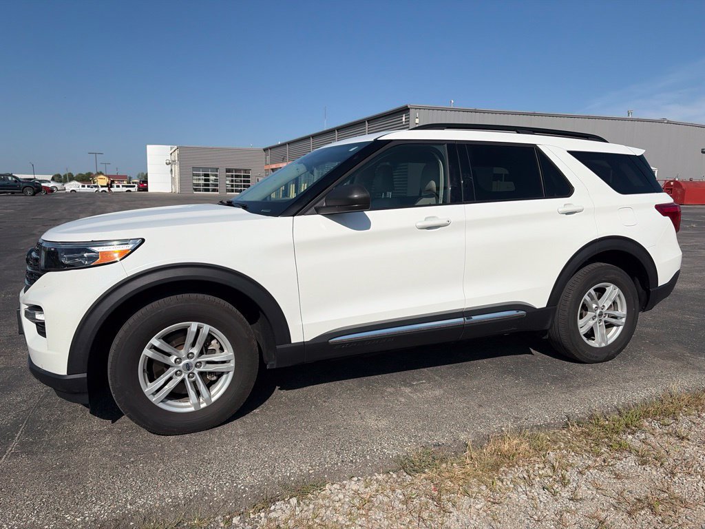 Used 2023 Ford Explorer XLT w/ Equipment Group 202A AWD/4WD image 1