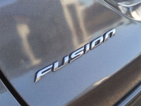 Used 2017 Ford Fusion SE w/ Equipment Group 201A image 31