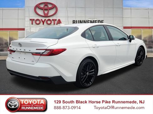Used 2025 Toyota Camry SE FWD image 6