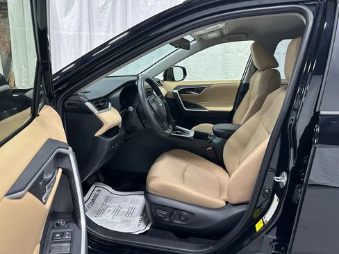 Used 2025 Toyota RAV4 XLE image 10