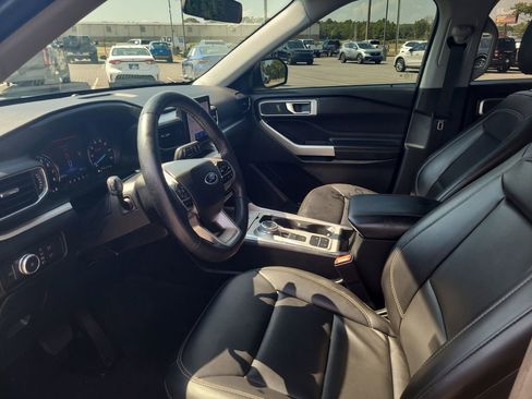 Certified 2022 Ford Explorer XLT w/ Equipment Group 202A image 9