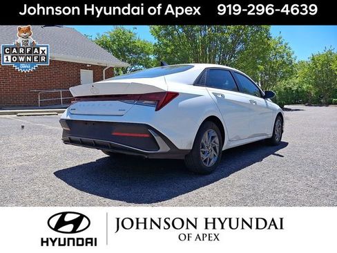 Used 2025 Hyundai Elantra Hybrid FWD image 25