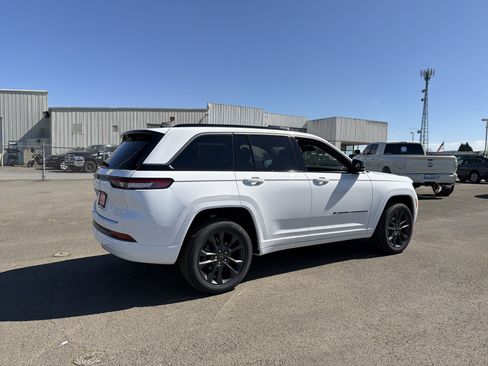 New 2026 Jeep Grand Cherokee Limited Reserve AWD/4WD image 6