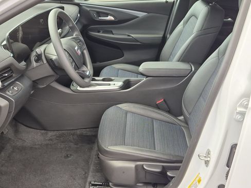 Certified 2025 Buick Envista Preferred w/ Advanced Safety Package FWD image 17