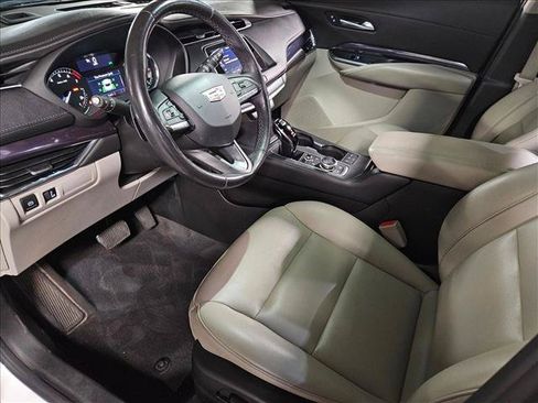 Used 2023 Cadillac XT4 Luxury w/ Cold Weather Package FWD image 10