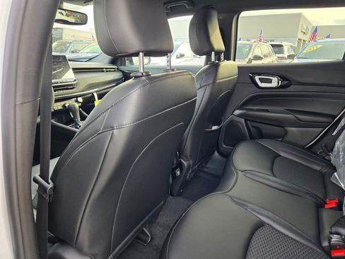 New 2026 Jeep Compass Latitude image 14