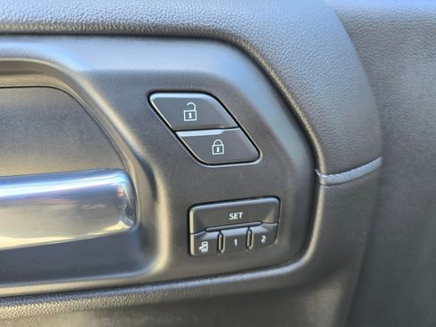 Used 2020 Chevrolet Silverado 1500 High Country w/ Technology Package AWD/4WD image 25
