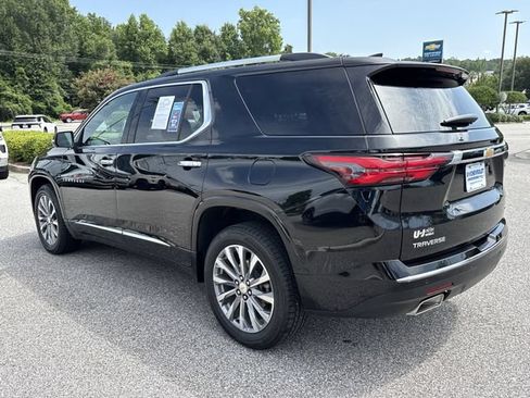 Used 2023 Chevrolet Traverse Premier FWD image 5