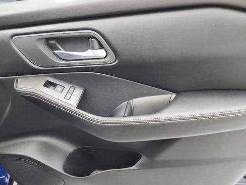 Used 2025 Nissan Rogue SV image 41